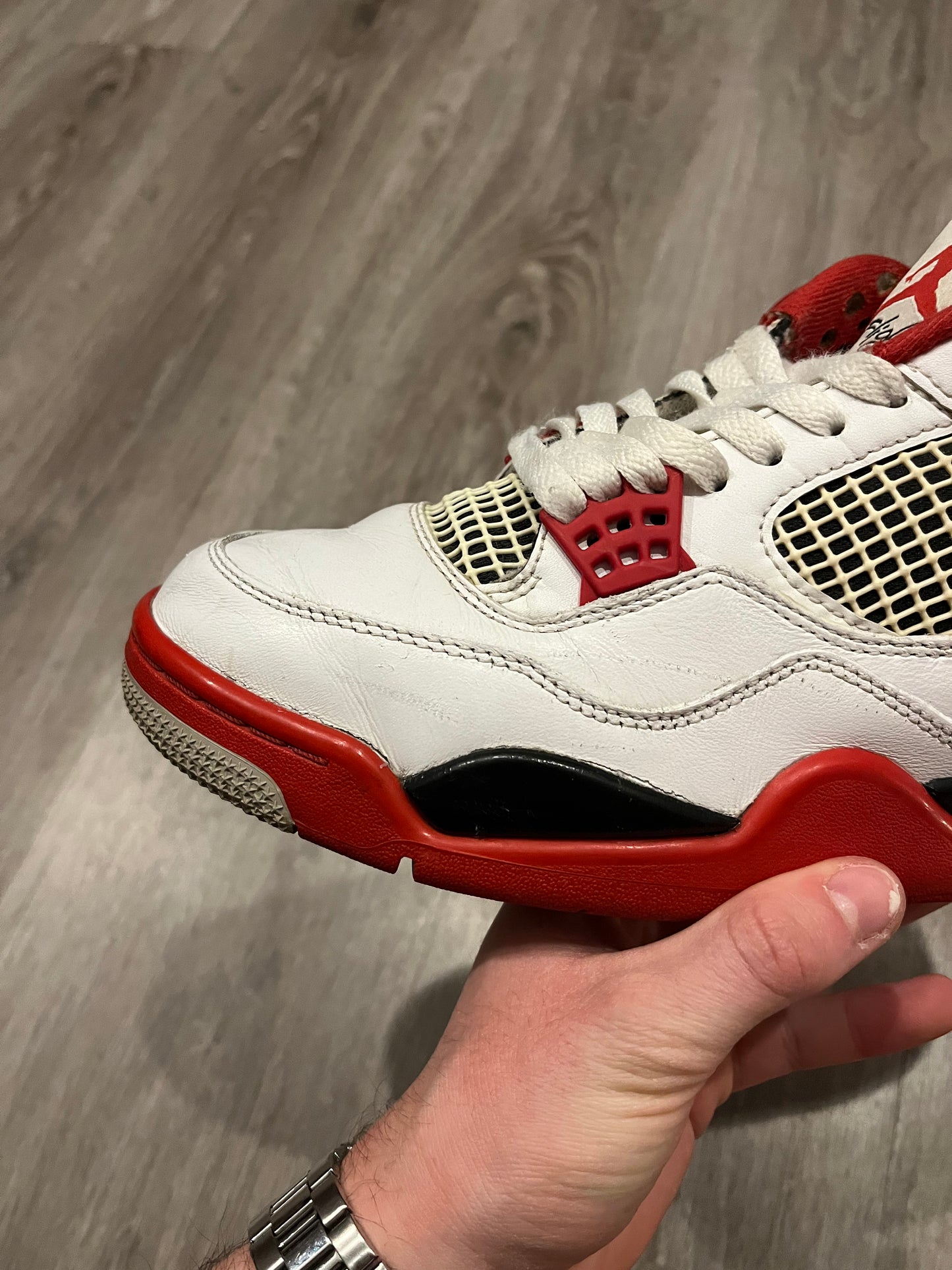 Jordan 4 Fire Red