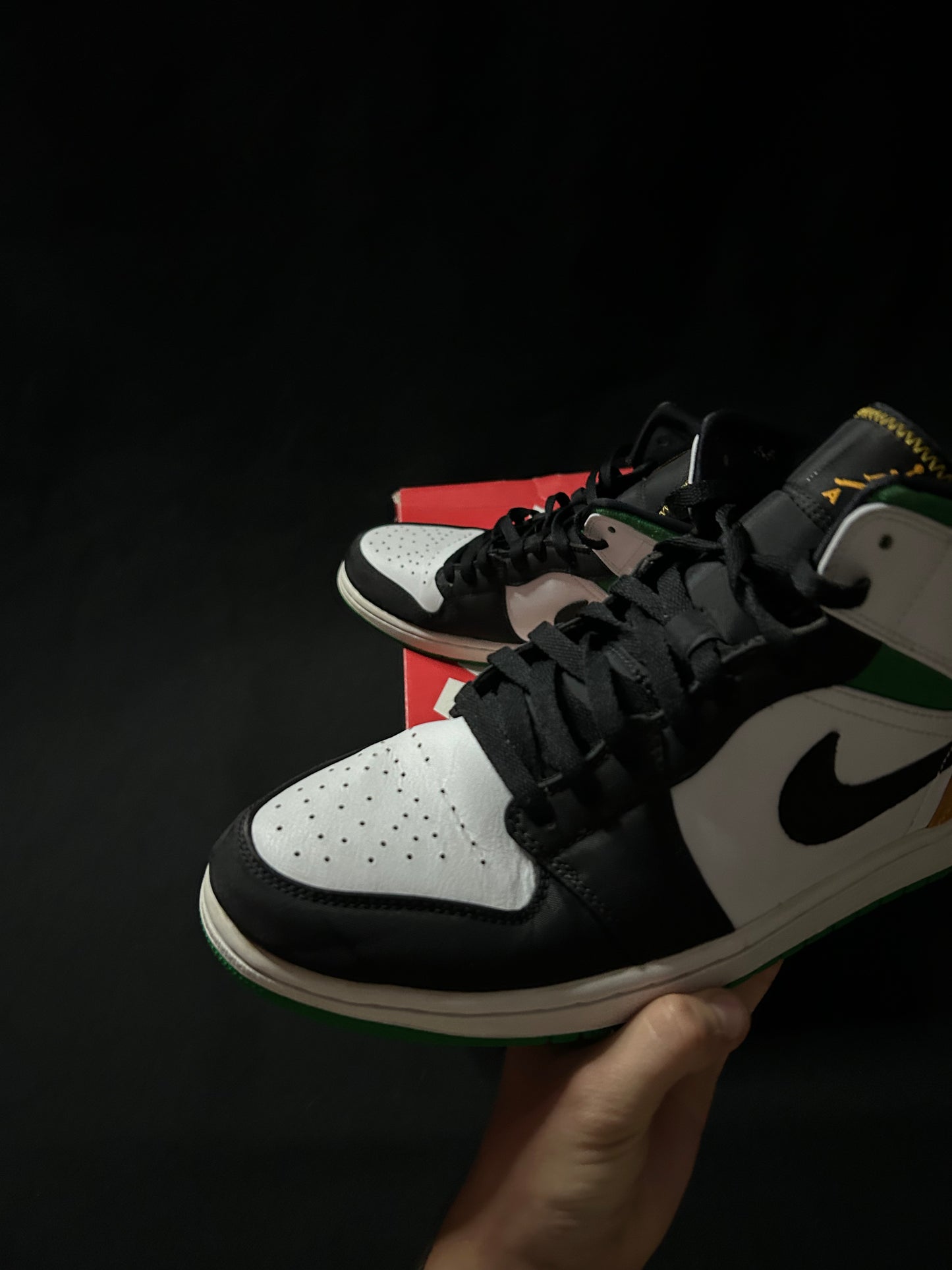 Jordan 1 Mid Oakland