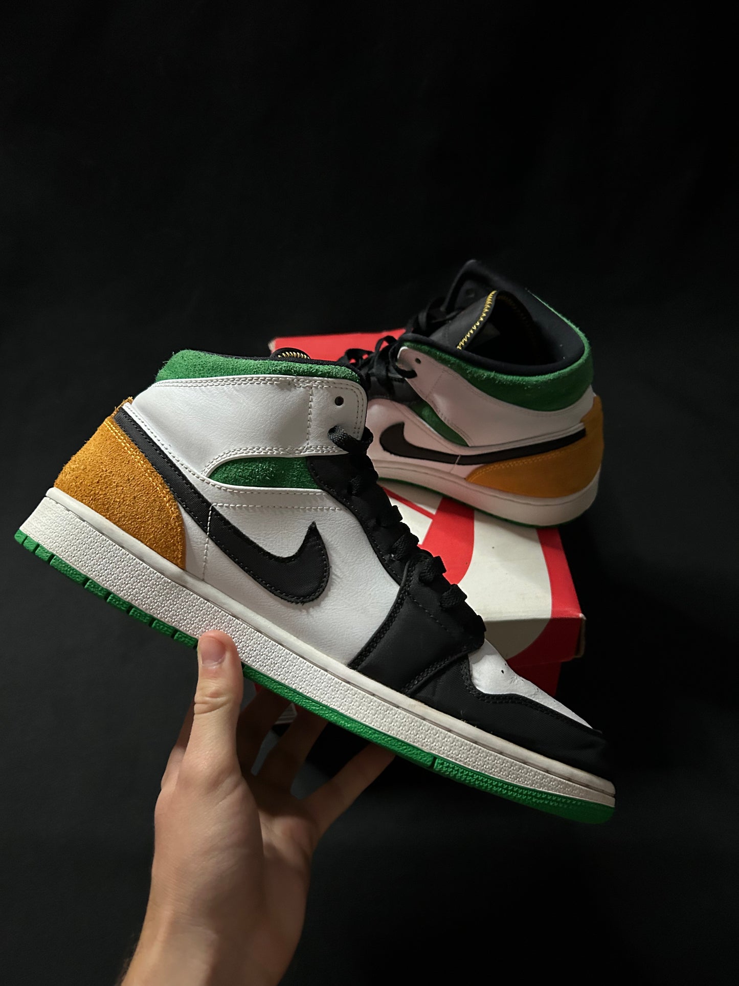 Jordan 1 Mid Oakland