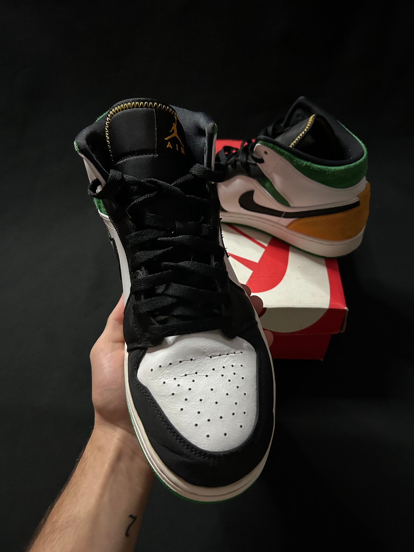 Jordan 1 Mid Oakland