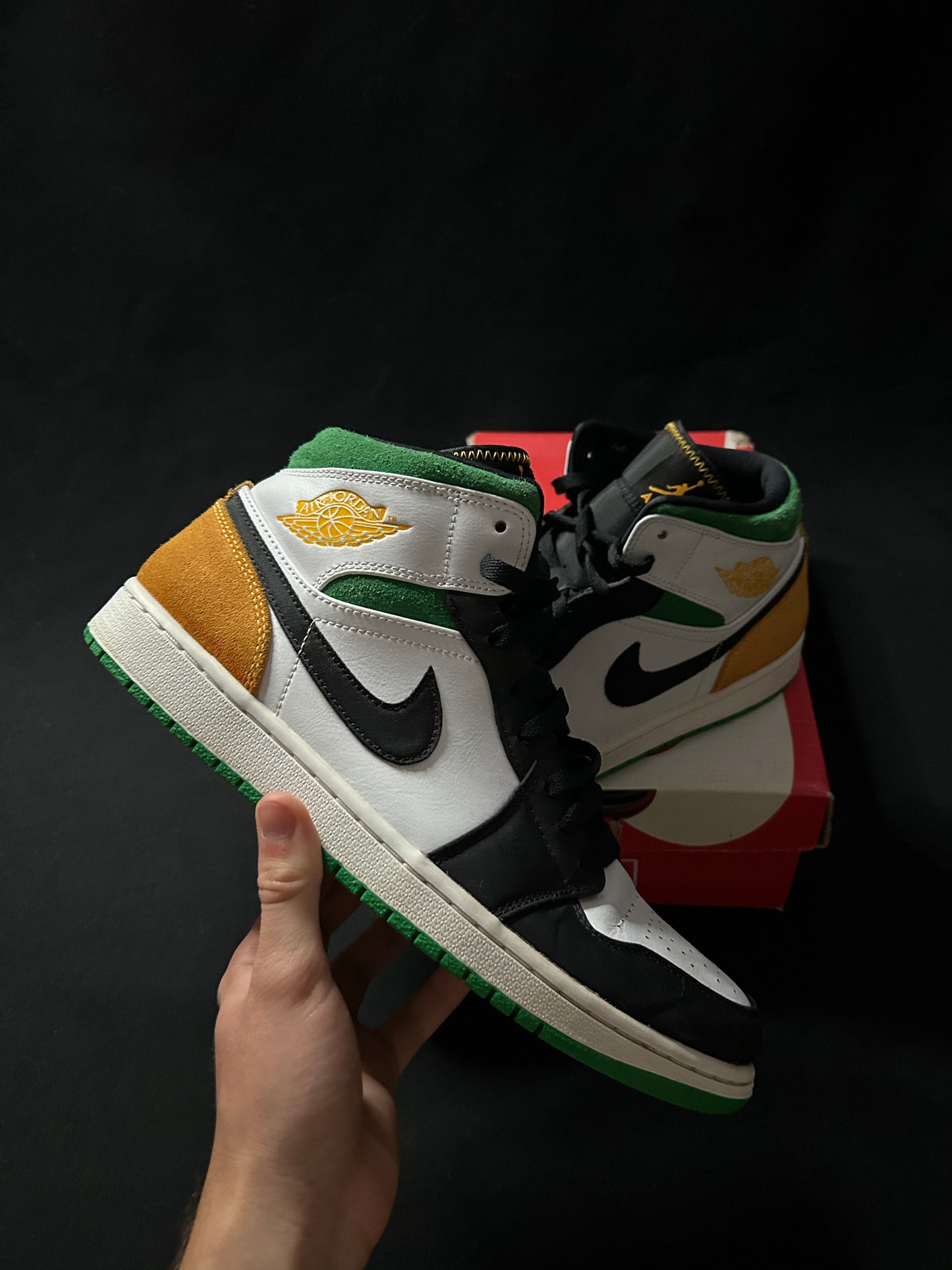 Jordan 1 Mid Oakland