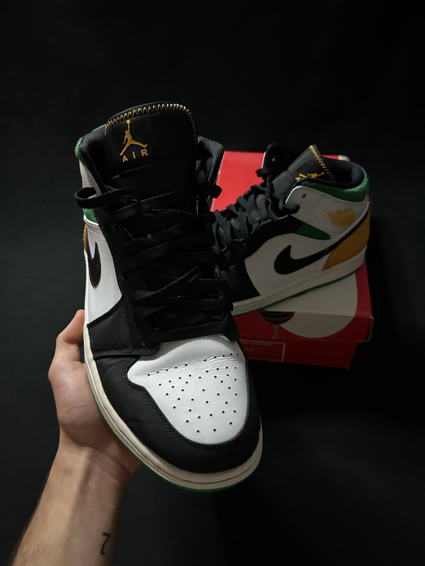 Jordan 1 Mid Oakland